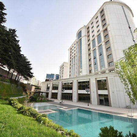 Istanbul Gonen Hotel Eksteriør billede The hotel's swimming pool