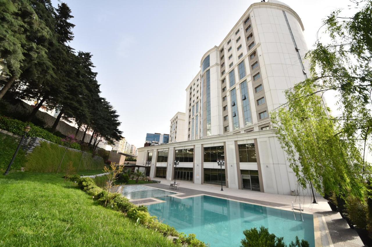 Istanbul Gonen Hotel Eksteriør billede The hotel's swimming pool