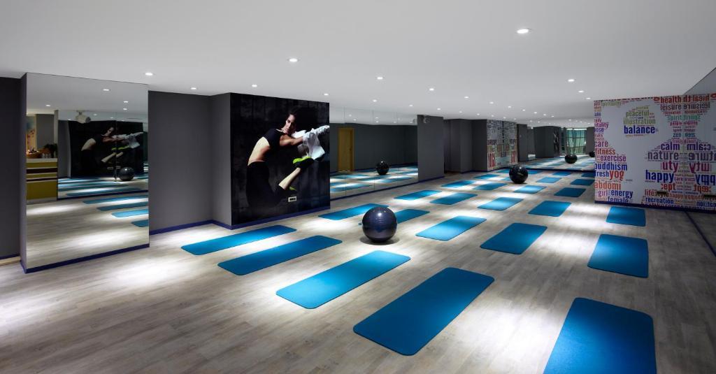 Istanbul Gonen Hotel Eksteriør billede The gym at the hotel